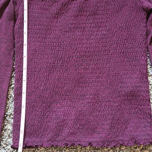 Hollister Off Shoulder Slightly Cropped Top - Picture 5 of 6